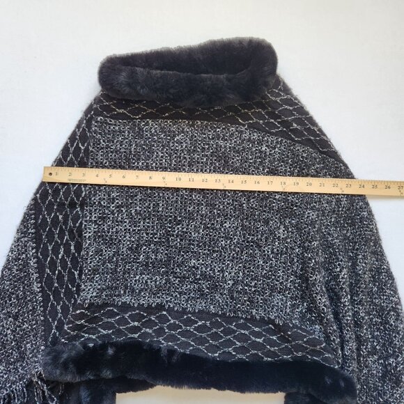 Poncho Shawl Black White Faux Fur Fringe Soft Cozy Layer Boho Festival Cute - Picture 6 of 10